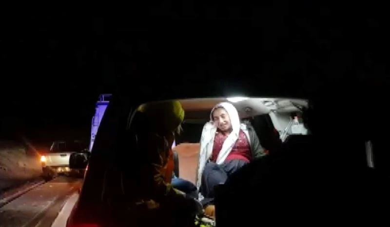 Siirt’te kar yolları kapattı, doğum sancısı tutan kadın ekiplerce kurtarıldı

