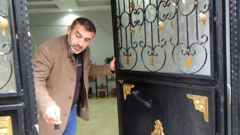 2 kadın girdikleri evin kasasından 4 bin dolar ve 250 gram altın çaldı
