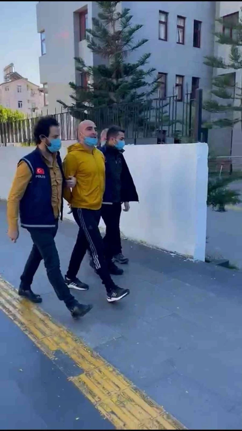 12 yıldır kasten öldürmekten aranan şahıs, inşaat işçisi kılığına giren polis tarafından yakaladı

