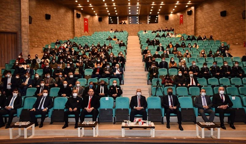 Yahya Kemal Beyatlı anıldı
