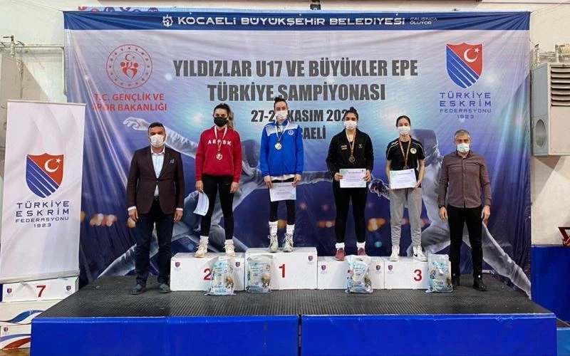 Kağıtsporlu Gökçe, kürsünün zirvesinde yer aldı
