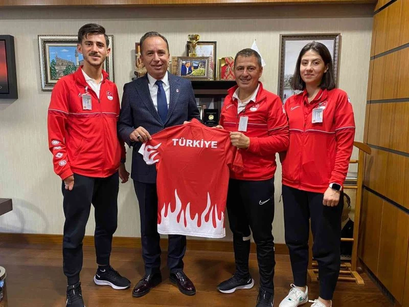 Milletvekili Ceylan, Olimpiyat şampiyonlarını TBMM’de ağırladı
