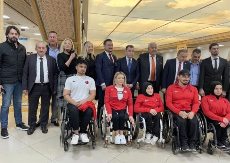 Bağcılar’da mankenler, ’Dünya Engelliler Günü’ nedeniyle podyuma çıktı
