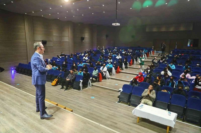 Gençler sordu, Başkan Kartoğlu cevapladı
