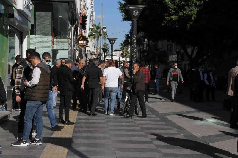 (Özel) Mersinliler aşıya güvenip rehavete kapıldı, vakalar arttı
