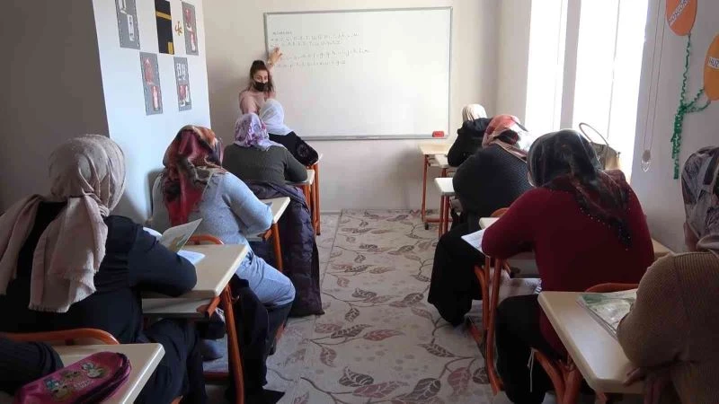 “Okumanın yaşı yoktur” diyerek yola çıkan örnek kadınlar
