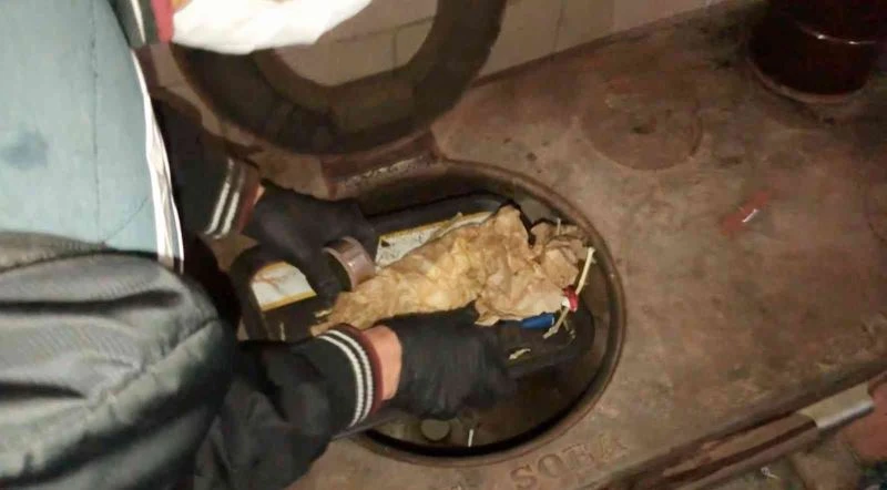 Kuzine soba içinden uyuşturucu çıktı
