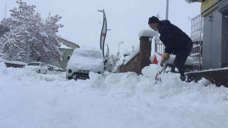 Bingöl’de kar esareti, 175 köy yolu ulaşıma kapandı
