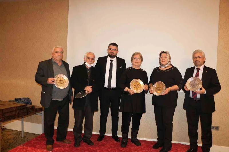 Kahramanmaraş’ta 50 yıllık berber ve kuaförlere plaket
