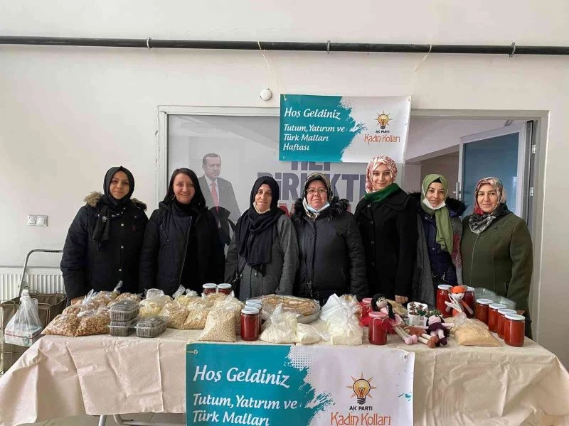 El emeği ürünlerin sergilendiği standı ziyaret etti
