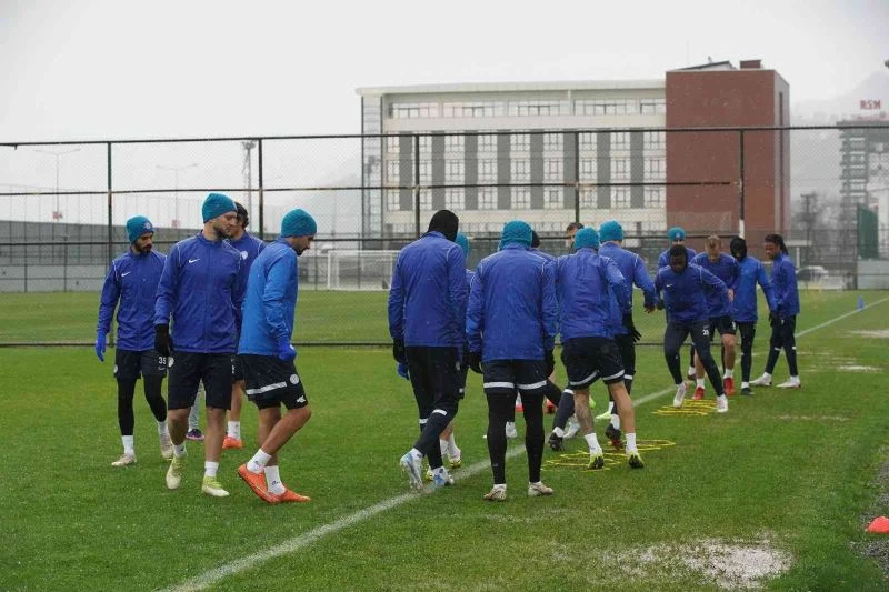 Çaykur Rizespor, Sivas deplasmanı için yola çıktı
