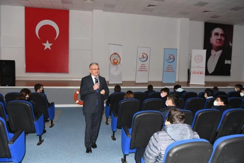 Vali Yazıcı: “12 yaş üstü gençlerimizi aşı olmaya davet ediyoruz”
