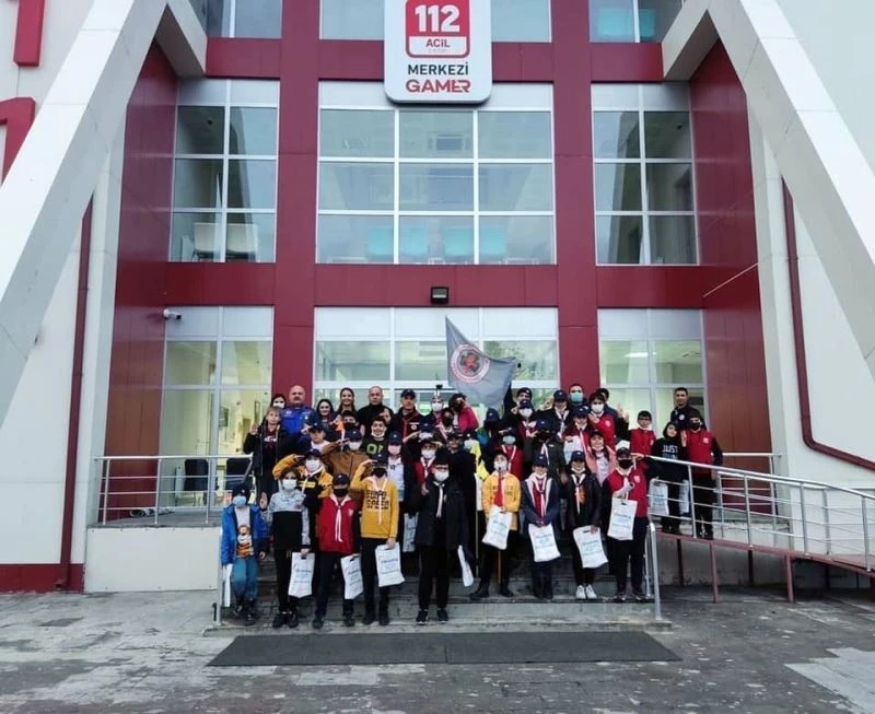 Erzincan’da minik izciler 112 Acil Çağrı Merkezini gezdi
