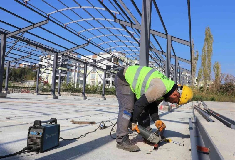 Yalınayak ve Mustafa Kemal mahallerine kapalı semt pazarı
