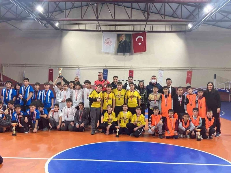 Çal’da futsal coşkusu
