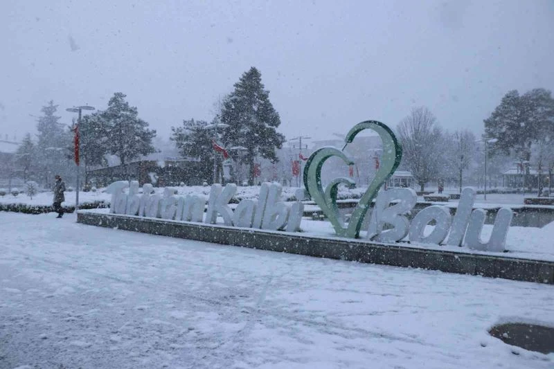 Bolu kent merkezi beyazlara büründü
