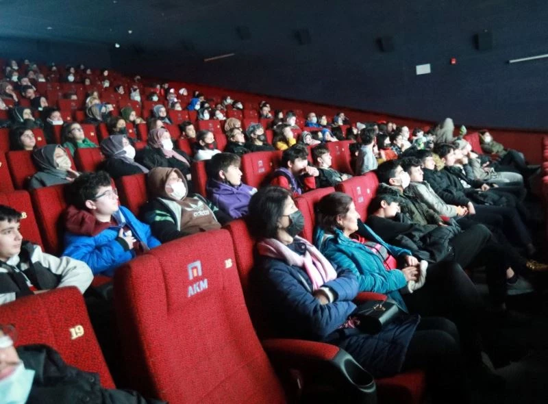 Beyaz Hüzün Adapazarı’nda izleyiciyle buluştu
