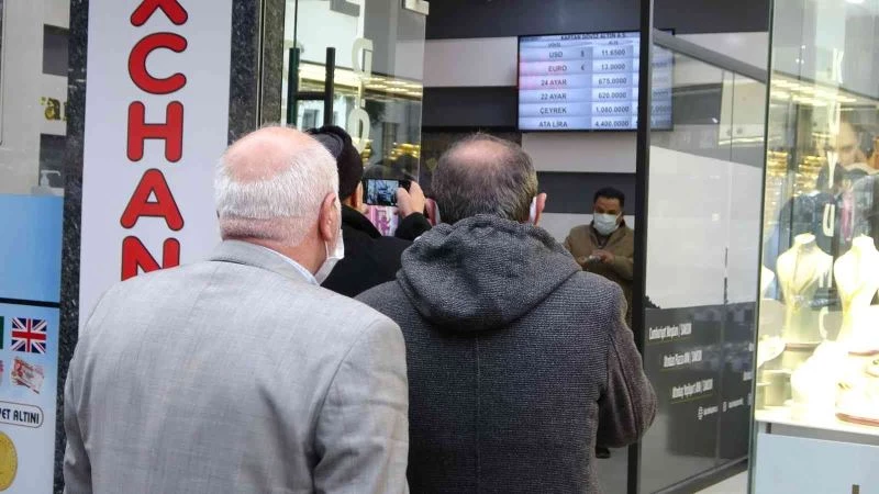 Türk Lirası değer kazandı, döviz bürolarında hareketlilik

