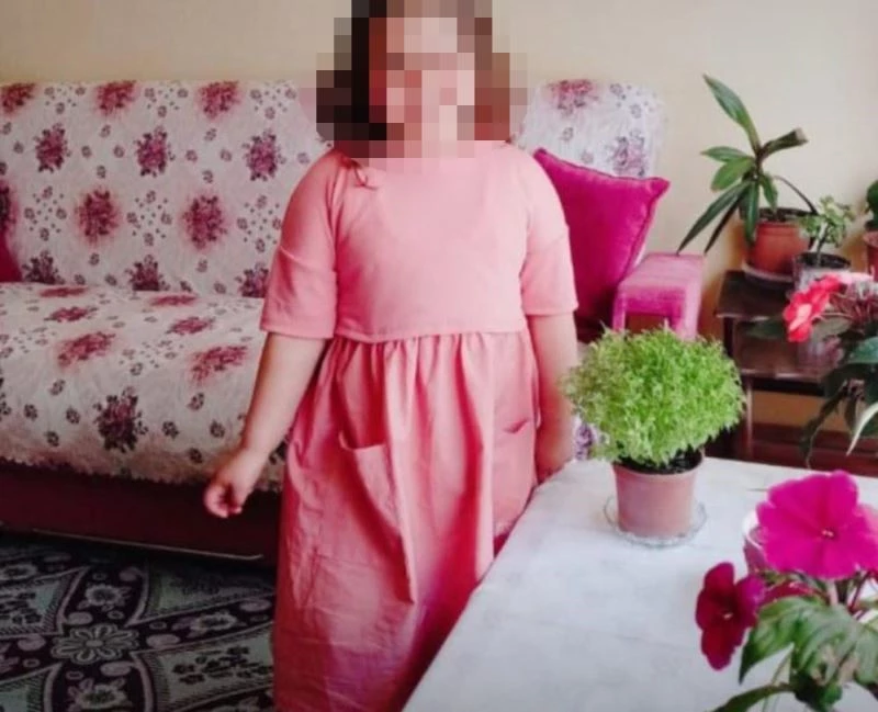 Küçük kızın vücudundaki morluklar iğrenç bir olayı ortaya çıkardı
