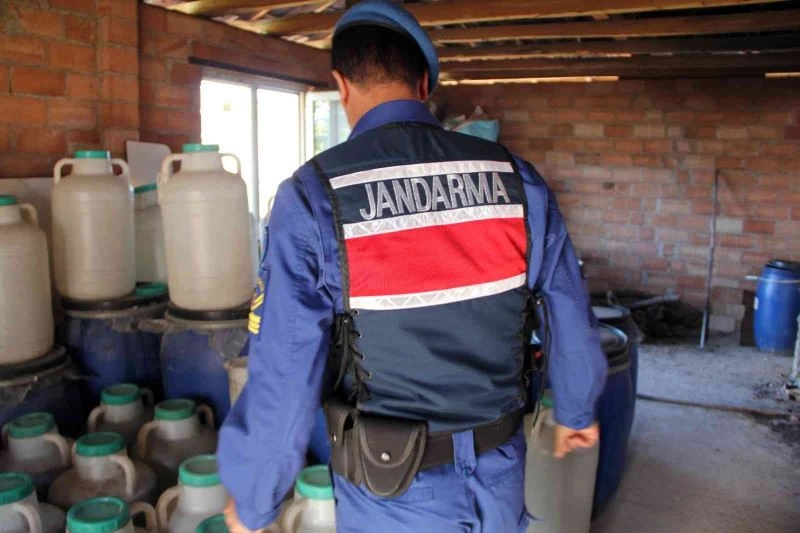 Çorum’da kaçak içkiye göz açtırılmıyor: 1 yılda 43 bin 350 litre sahte-kaçak içki ele geçirildi
