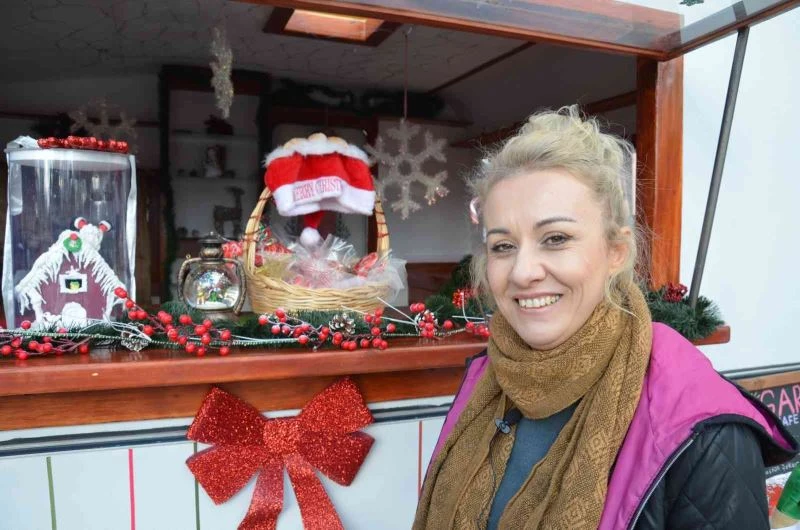 Yılbaşına hazırlanan karavan kafe görsel şölen yaşatıyor
