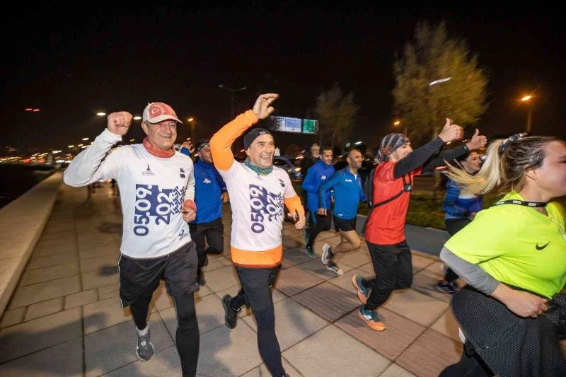 İzmirliler en uzun gecede koştu
