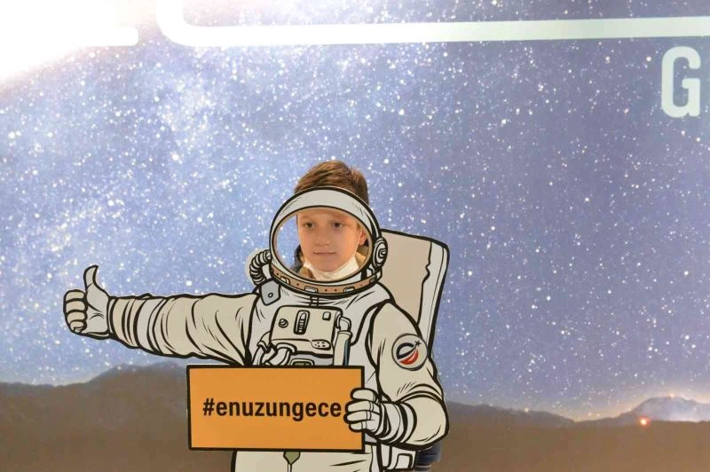 En uzun gecede uzay buluşması
