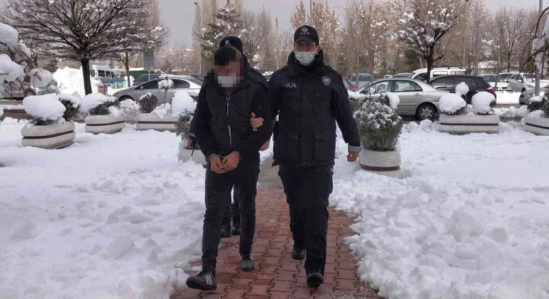 Annesini öldürmeye giderken polisin yakaladığı şahıs serbest bırakıldı
