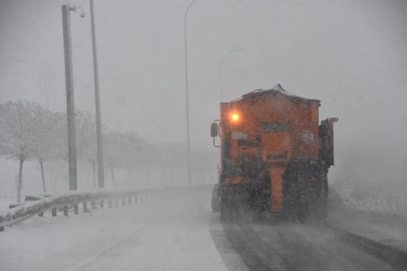Sinop-Samsun karayolu ulaşımına kar engeli
