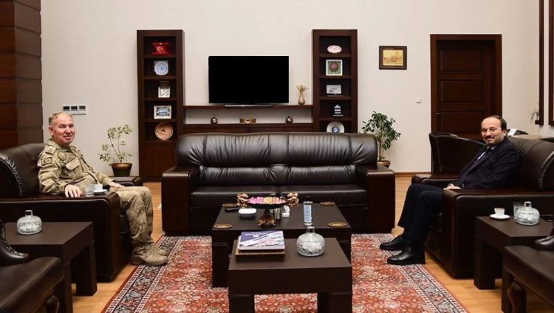 Jandarma Bölge Komutanından Rektör Çakmak’a ziyaret
