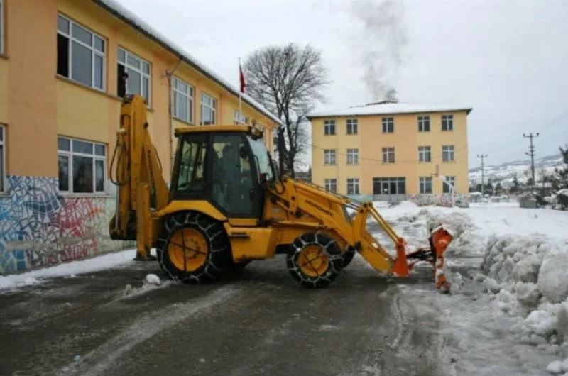 Çaydeğirmeni’nde kar temizleme çalışmaları devam ediyor
