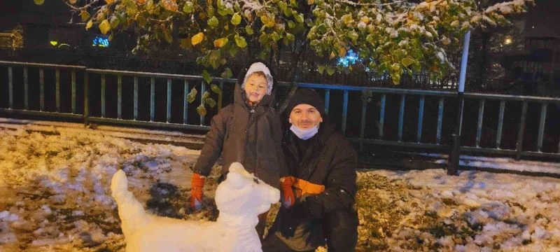 Okulların tatil edilmesini fırsat bulan çocuklar karın tadını çıkardı
