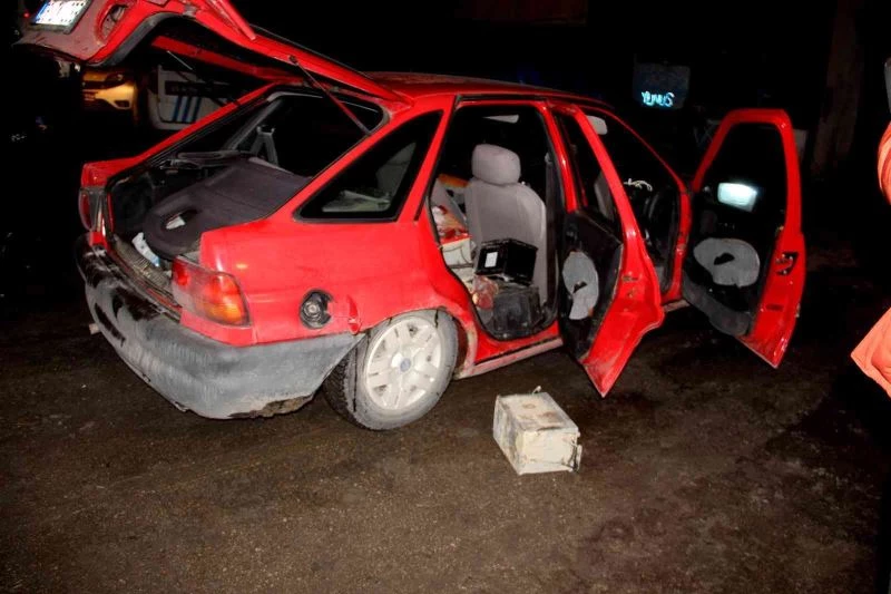 Polisten kaçan araç akü fışkırdı
