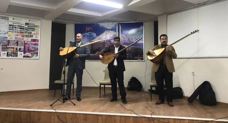 Iğdır’da aşıklar türküleriyle öğrencilere unutulmaz bir gece yaşattı
