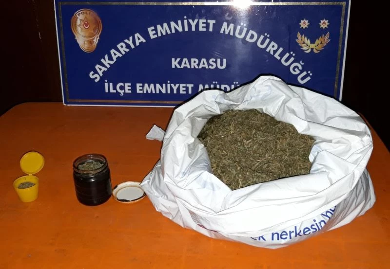Evinin odunluğunda yaklaşık 2 kilo esrar ile yakalandı
