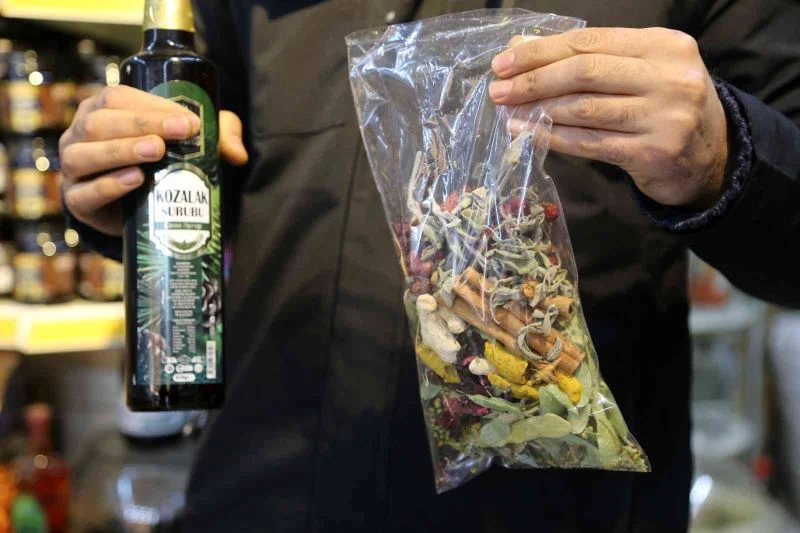 Gümüşhane’de havaların soğumasıyla vatandaşlar aktarlara akın ediyor
