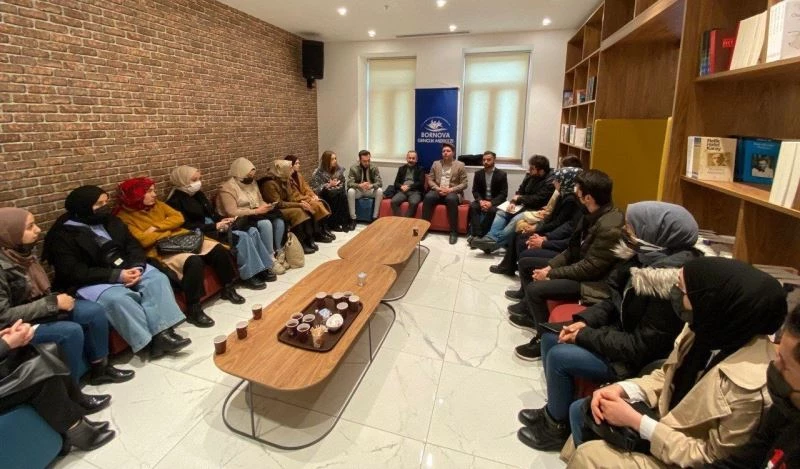 AK Partili Özgür Hızal üniversitelilerle buluştu
