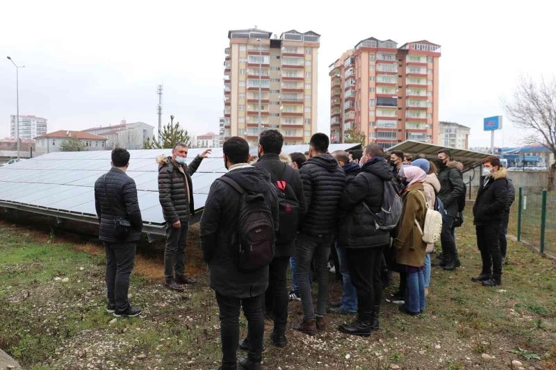Mühendis adaylarından ÇEDAŞ kampüsündeki GES’e teknik gezi
