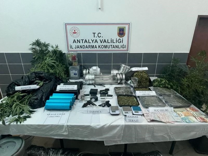 Jandarmadan uyuşturucu laboratuvarına operasyon: 2 gözaltı
