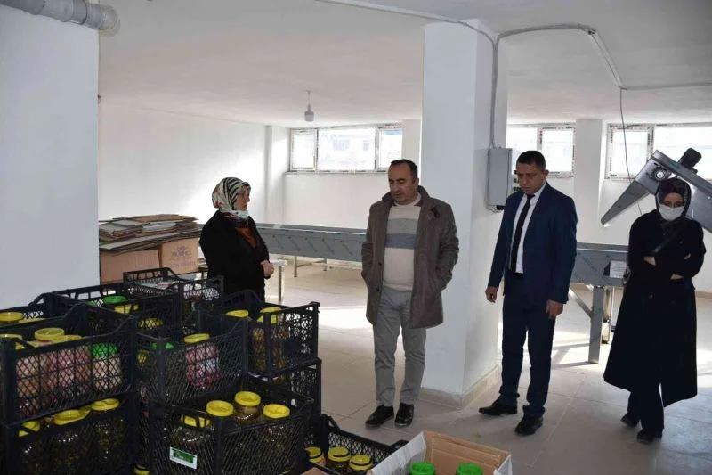 Başkan Sülük’ten turşu atölyesinde inceleme
