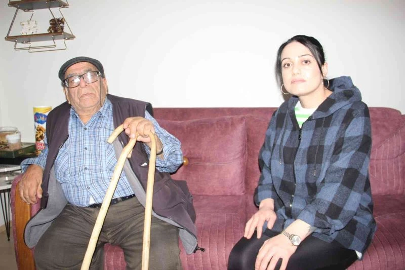 Evine alınmayan yaşlı adam sadece bir göz oda istiyor
