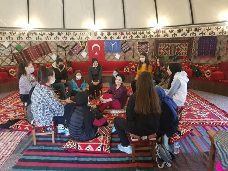 Geleceğin yazarları Sındırgı’da yetişiyor
