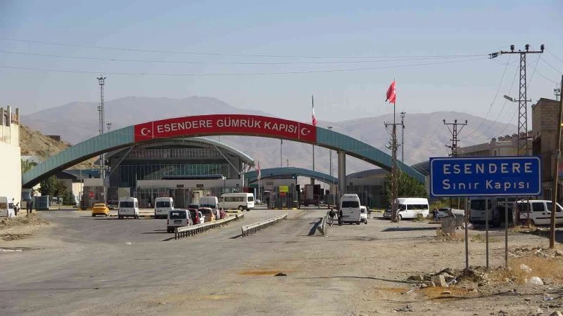 İran sınır kapılarını 15 gün süreyle kapattı
