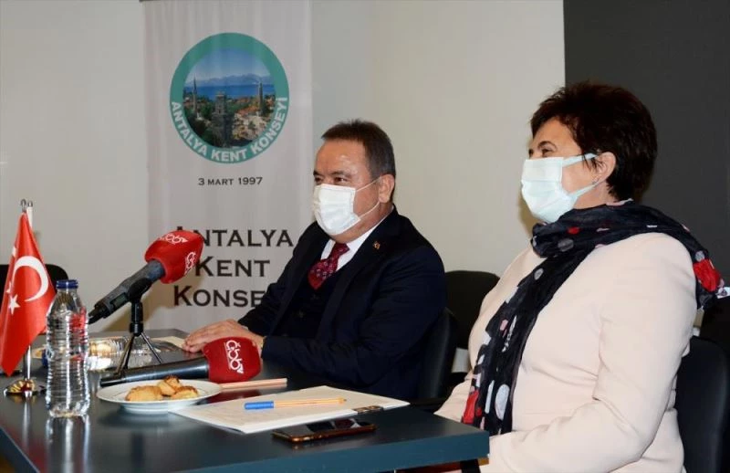 Antalya Büyükşehir Belediye Başkanı Böcek, Kent Konseyini ziyaret etti