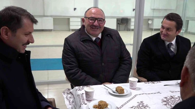 Vali Ayhan, doların helvasını yedi
