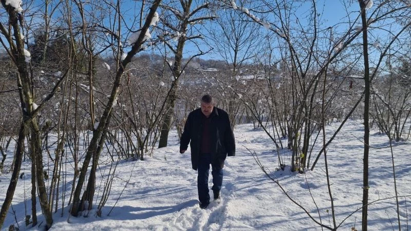 Tüfekle tellere takılan dalları vuran muhtar konuştu
