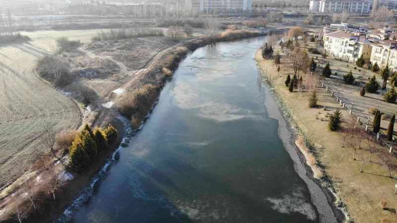  Buzla kaplanan Porsuk Çayı havadan görüntülendi
