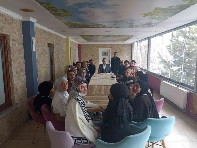 Kaymakam Kundakçı, üniversite sınavına hazırlanan gençlerle bir araya geldi
