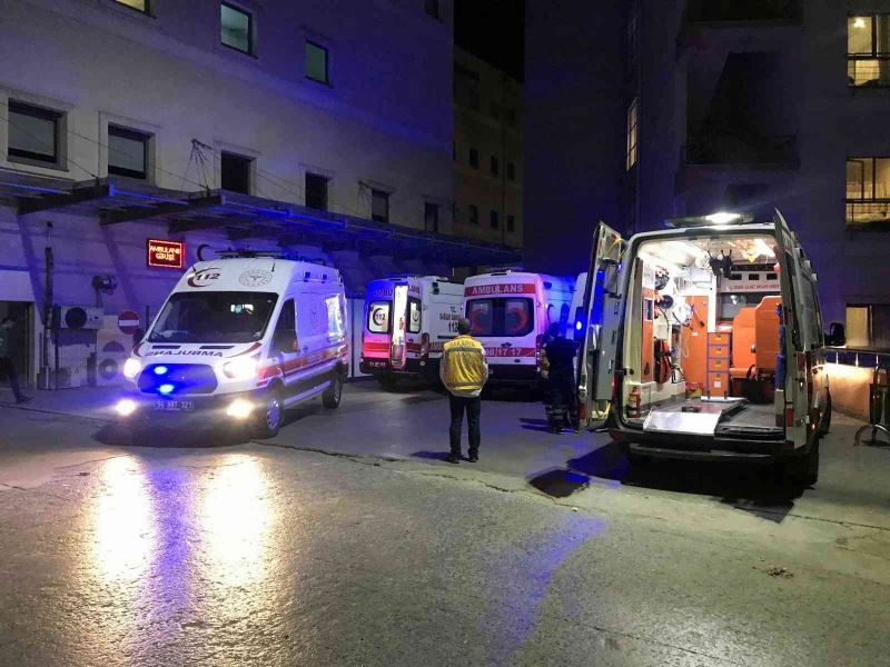 Sakarya’da alkol zehirlenmesi şüphesiyle hastaneye kaldırılan 3 kişi hayatını kaybetti
