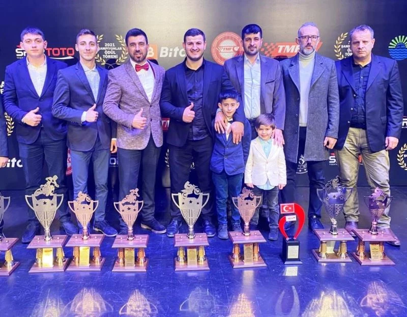 Kartepeli sporcular ödüllerini aldı
